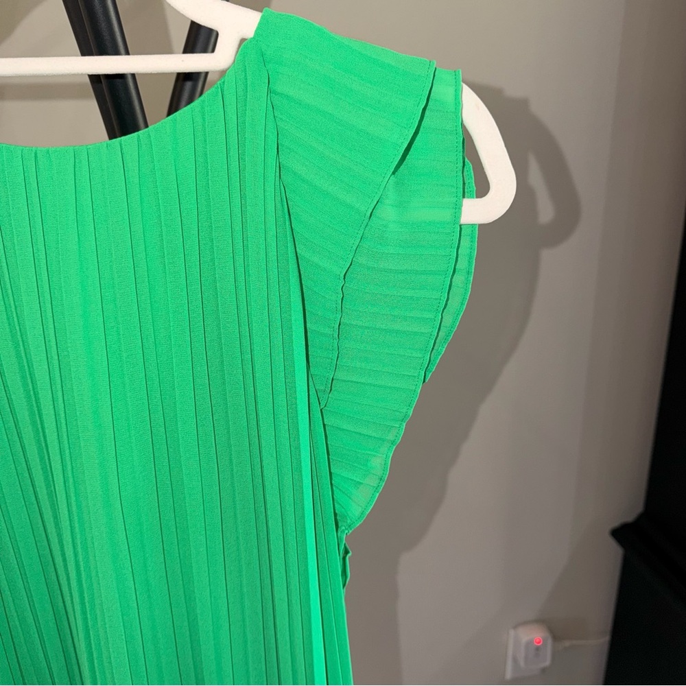 NWT - Green Pleated Dress - Size S - Picture 5 of 6